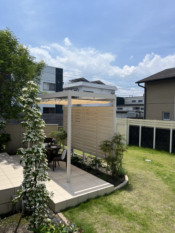 植栽に囲まれたお気に入りの庭