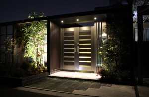 機能美を追求した重厚で美しいファサード