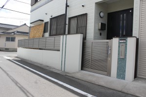 安心して暮らせるクローズ外構に。