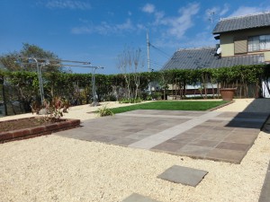 樹木を撤去して明るいお庭にリガーデン