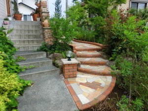 歩きたくなるアプローチが完成