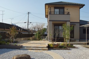 雑草対策とお庭を楽しめる空間に。