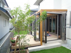 子供たちの遊び場スペースにガーデンルーム