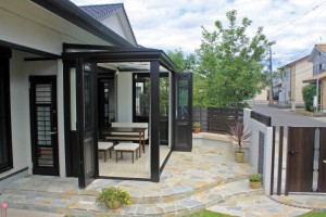 ガーデンルームでリビングライフが大変身