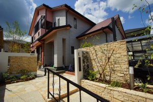 近所の方が集まる緑が沢山のお庭