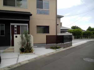 アプローチと駐車場