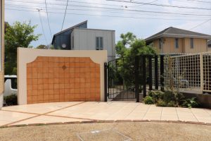 お手入れいらずの明るいガーデン工事