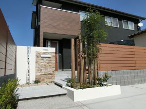 建物のデザインとマッチするファサード