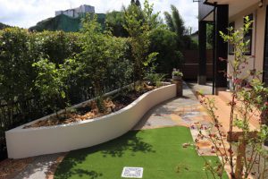 大きな花壇のあるお庭