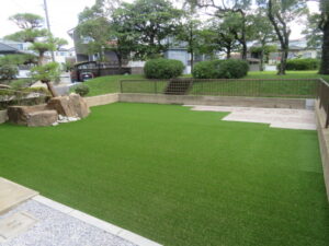 長年愛着のお庭のお手入れにギブアップ！　ノーメンテのお庭に変身です