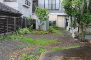 人工芝が映えるお庭