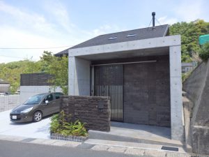 和モダンのクローズ外構