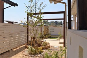 集いの時を楽しむお庭