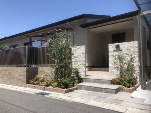 落ち着いた雰囲気の新築外構