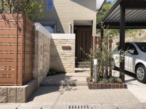 玄関までの動線を変えてリフォーム