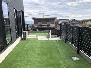 人工芝、増えてます。