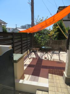 使えなかったお庭で、休日、新聞を読みながらコーヒーを楽しんでいます