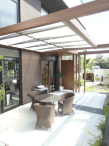 庭の活用が広がるテラス屋根