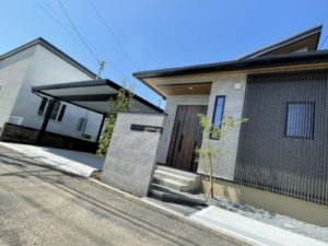 タイルを使用したかっこいい外構