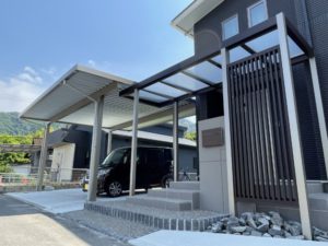 プラスＧが映える雨の日も安心外構