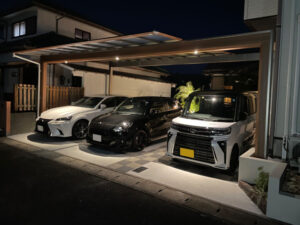 木調フレームがお庭のシンボルに