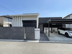 白と黒を基調としたエクステリア