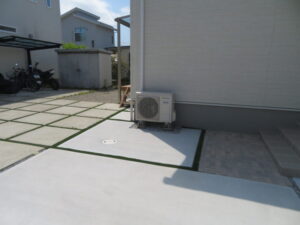 2世帯で同じ敷地に新築を、イメージを揃えたコンパクトな新築外構です