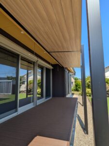 古くなったデッキを新調、屋根も新たに 〜宮崎市 T様邸〜