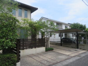 木製デッキからタイルテラスへ！新商品のプレーンルーフを施工しました！