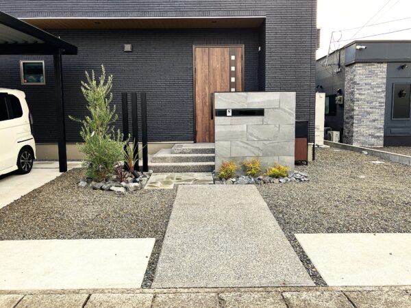 門壁と植栽で玄関前をプチリフォーム